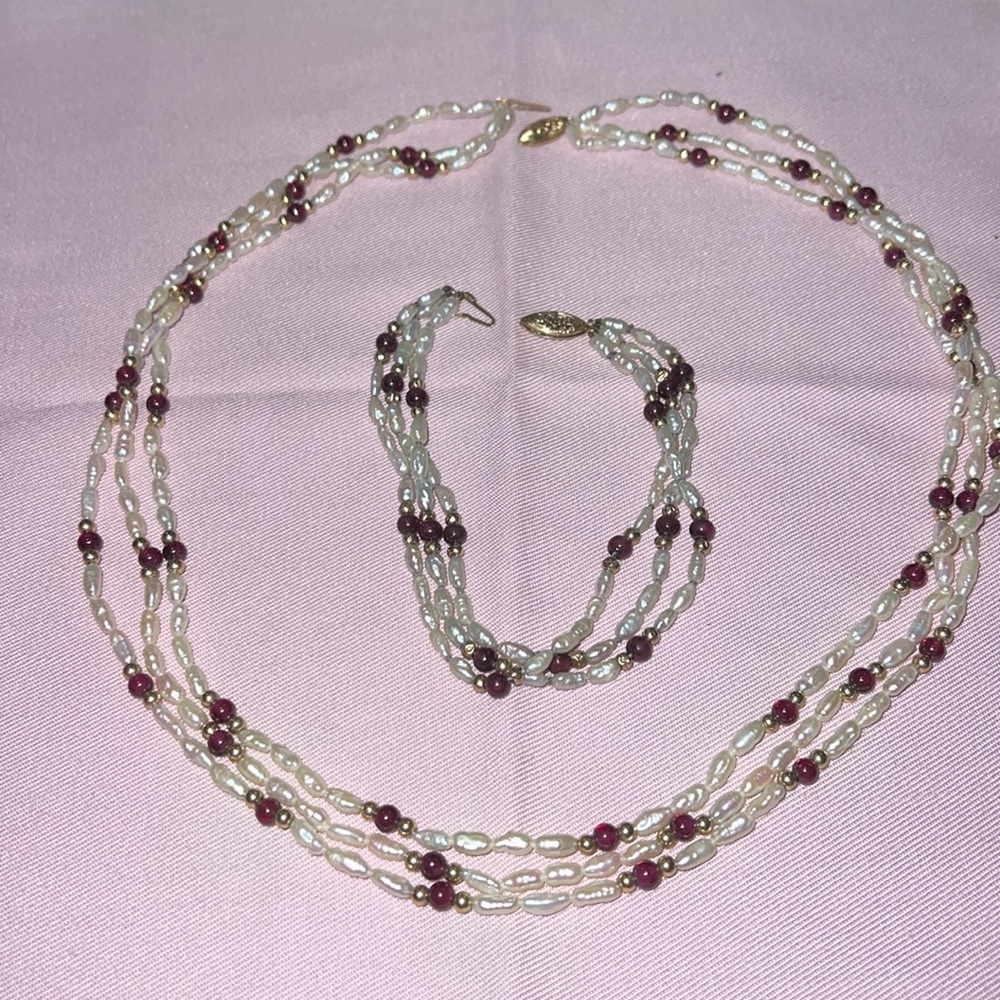 VTG necklace and bracelet set